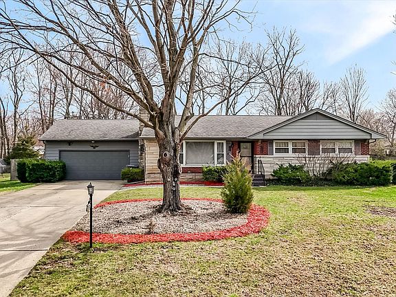 2nd image of 6321 Saint James Dr