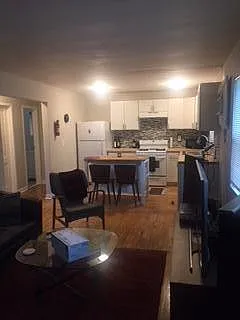 738 Myrtle St NE — Photo 3
