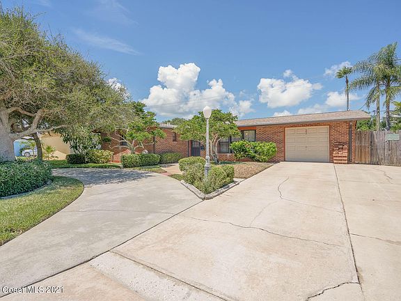 2nd image of 384 Harbor Dr