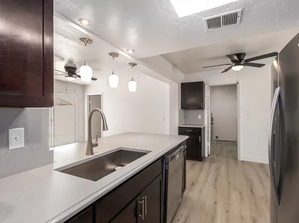 302 W Kristal Way, Phoenix, AZ 85027