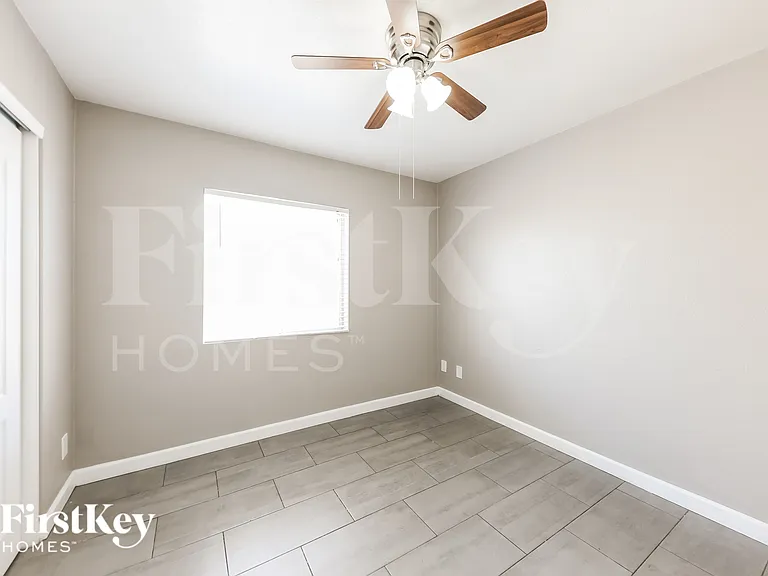 4855 W North Ln — Photo 12