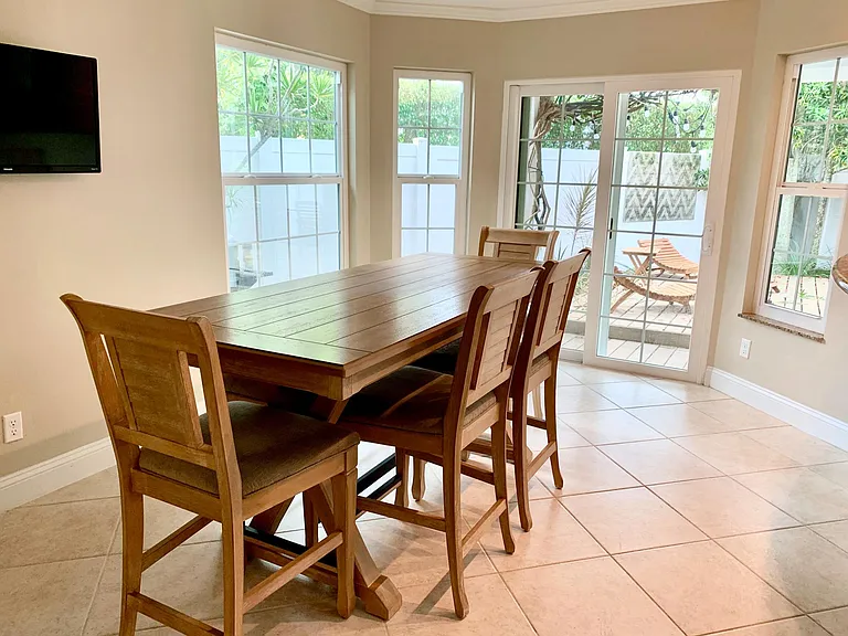 Eating area adjacent to kitchen
