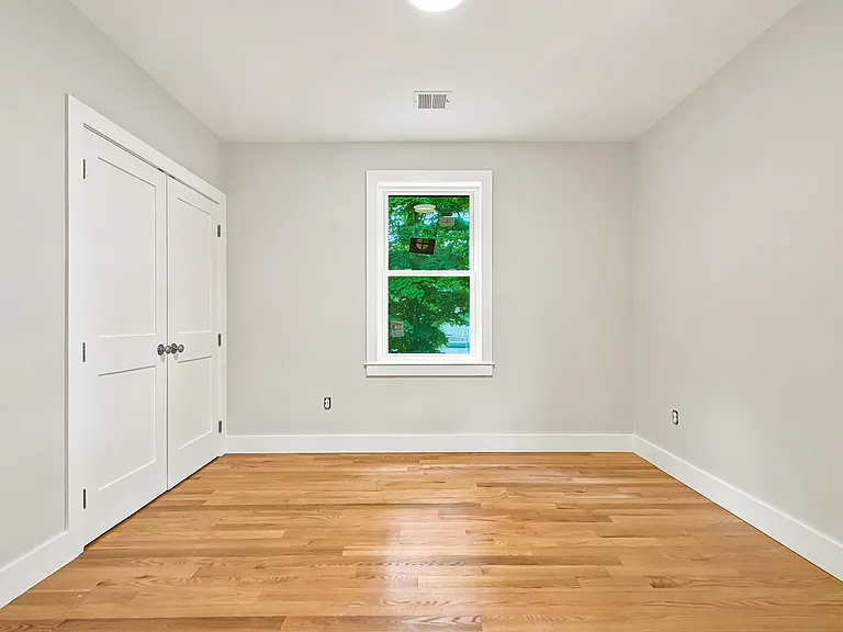 4 Mayhew St #B — Photo 4