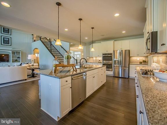4th image of 764 Idlewyld Dr