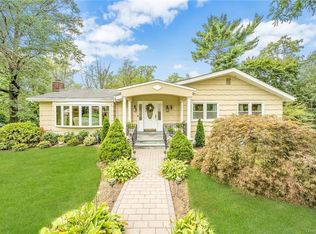 34 Vaneck Dr, New Rochelle, NY 10804