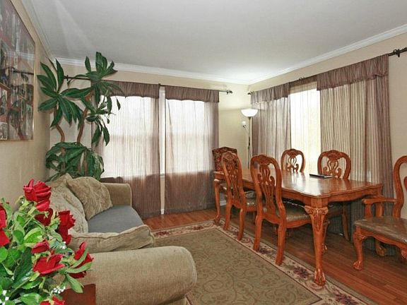 5th image of 2963 38th Ave NE