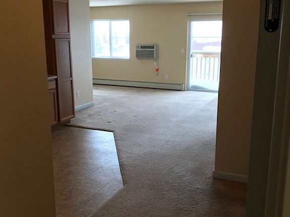 5th image of 106 Cottonwood Ave N APT 305