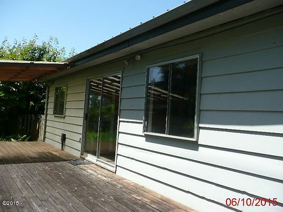 3rd image of 1637 SE Alder Lane Dr