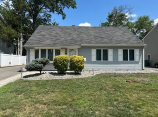 16 Dobson Rd, Edison, NJ 08817