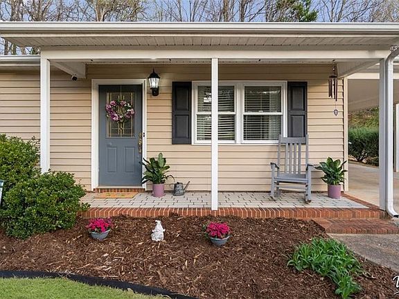 4th image of 926 Meadowbrook Rd