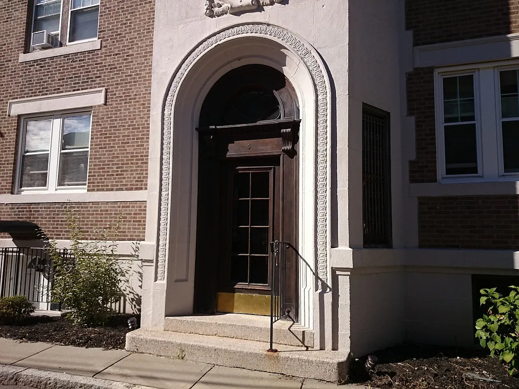 3 bed, 790 sqft, $2,700 — Photo 1