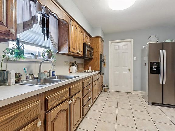 4th image of 323 Ormond Oaks Dr