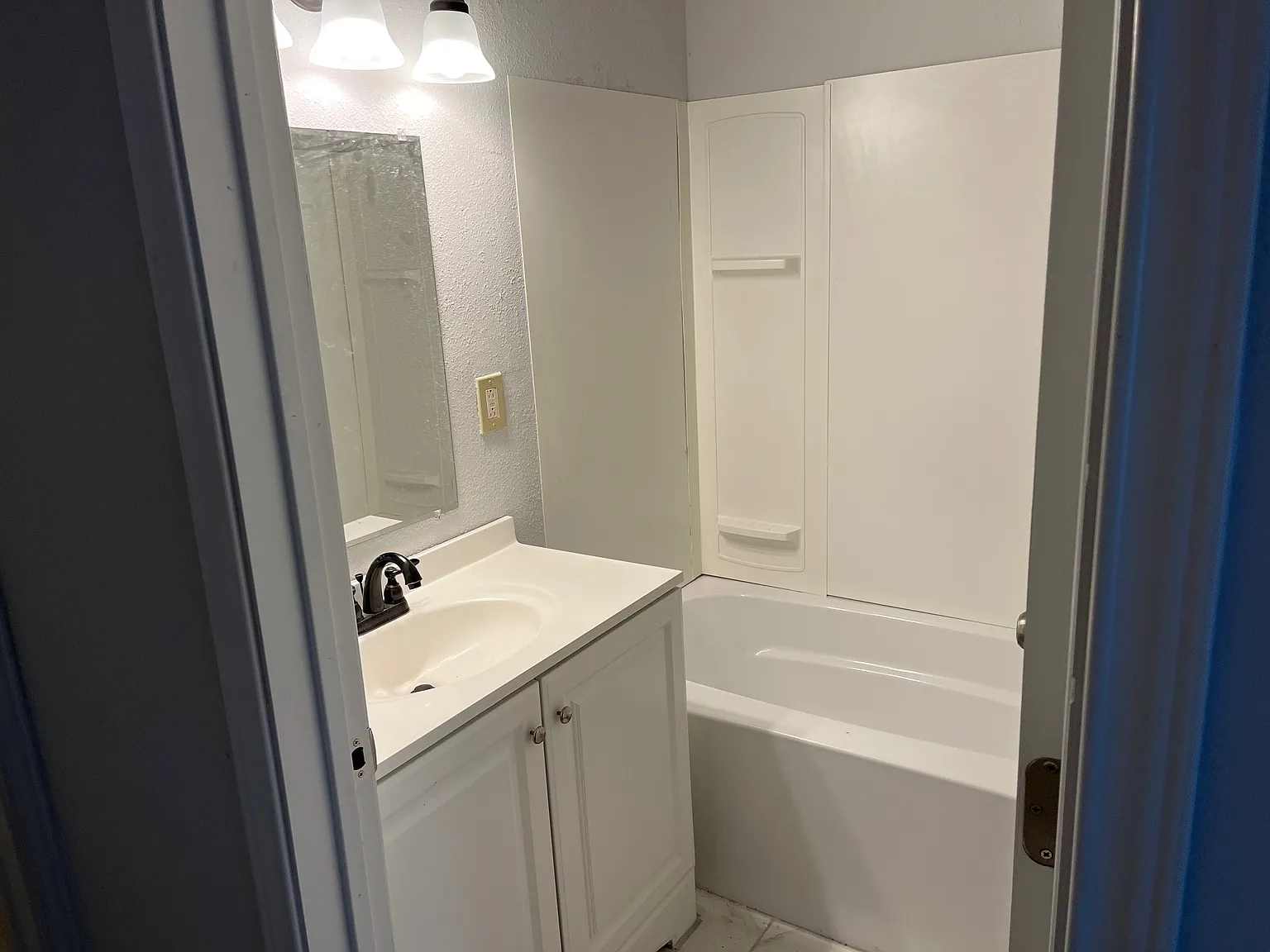 2 bed, 1000 sqft, $1,400 — Photo 2