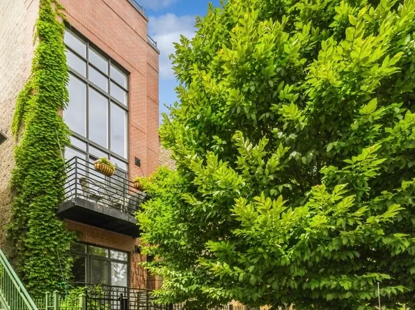 1372 N Dean St #2, Chicago, IL 60622