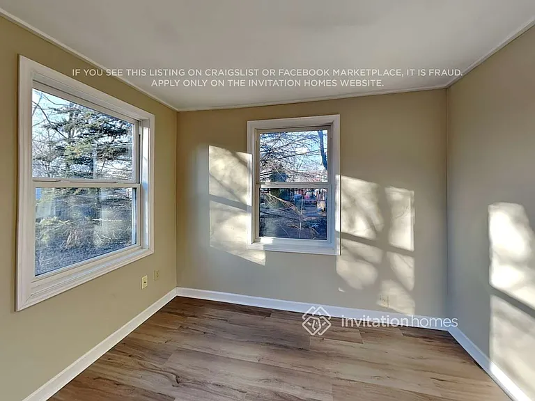 2200 Margaret St — Photo 11