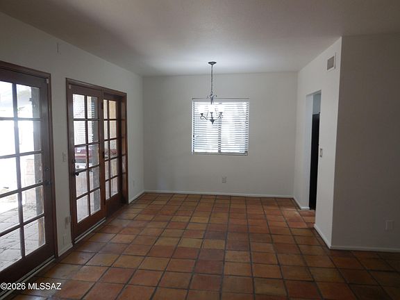3rd image of 629 W Placita De Las Lomitas