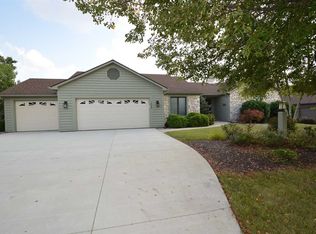1828 Woodland Lake Pass, Fort Wayne, IN 46825