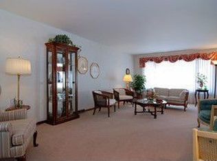 11 Fox Ln, Palos Park, IL