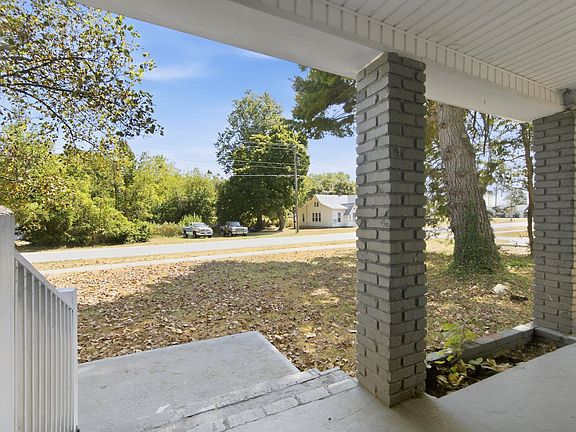 4th image of 107 N Public Avenue