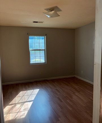 2nd image of 909 Washington Ave APT 2