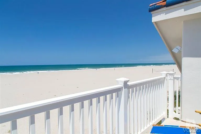 4025 Ocean Dr — Photo 11