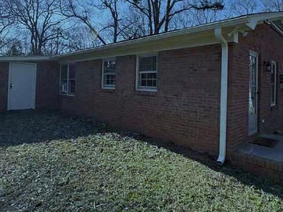 4th image of 2056 Pineview Dr