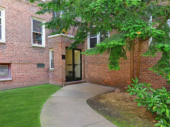 4th image of 3538 75th St APT 3E