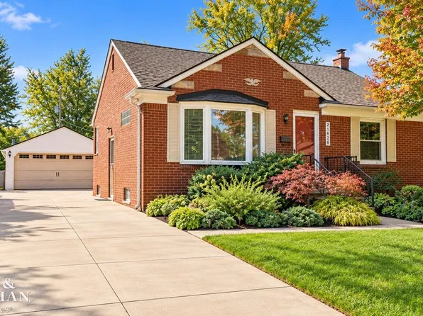 21626 Statler St, Saint Clair Shores, MI 48081