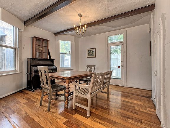 5th image of 411 Noble St