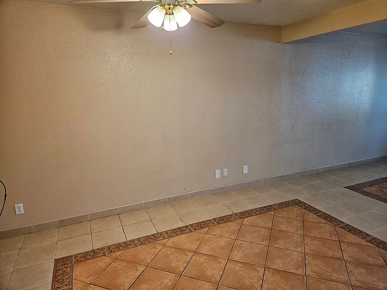 Tully Rd Apts — Photo 8