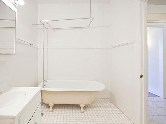 4th image of 2170 E Jefferson Ave #F29a61a9b