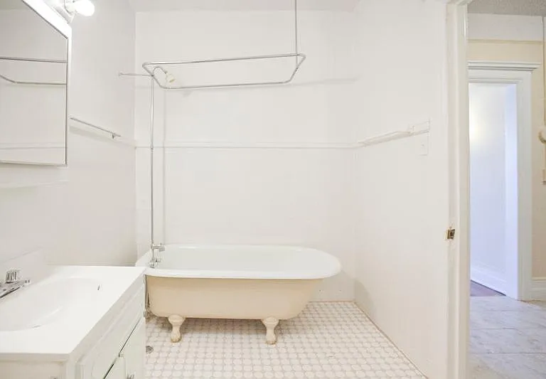 Pasadena Apartments — Photo 12