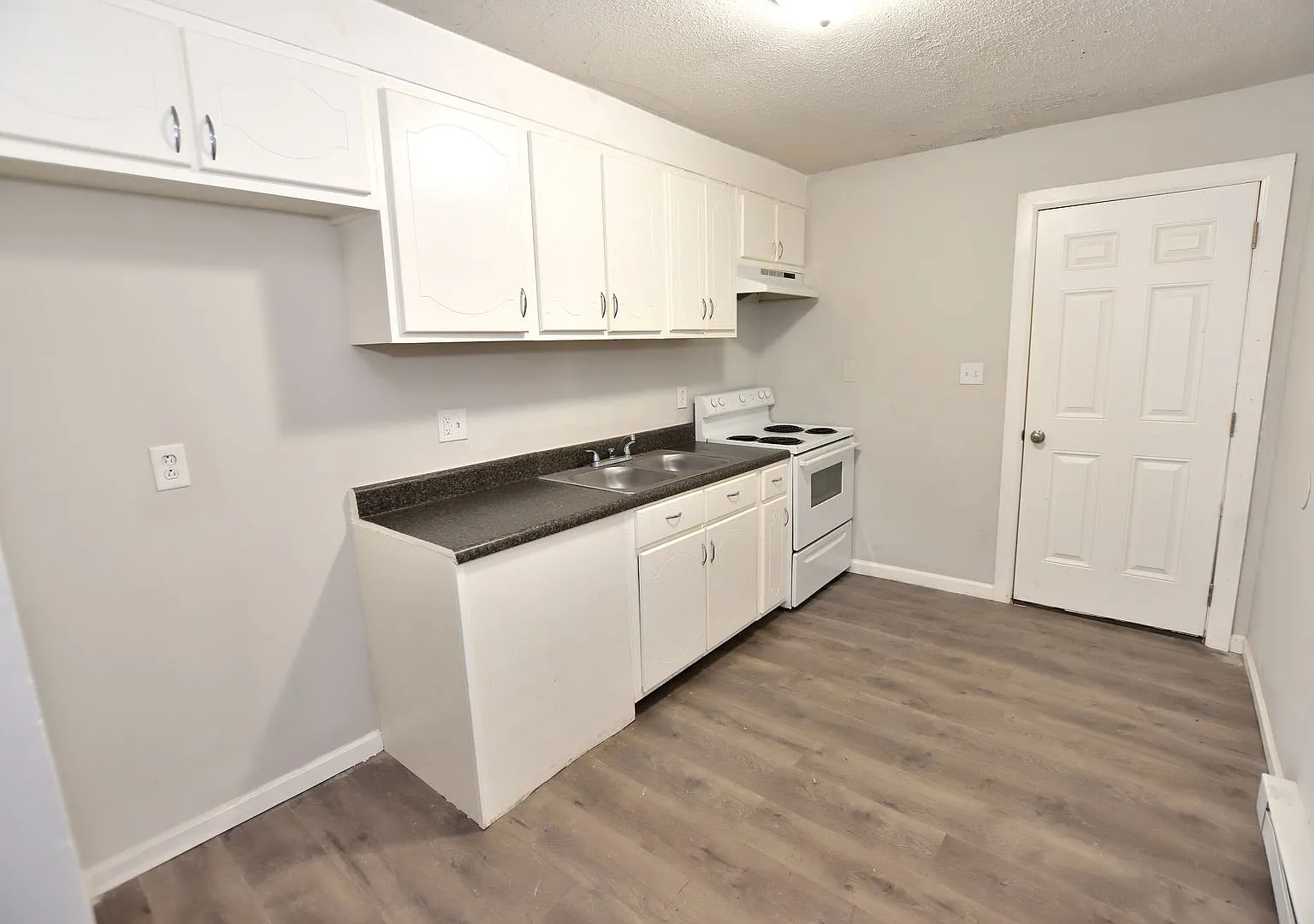 1607 Charter Drive — Photo 4
