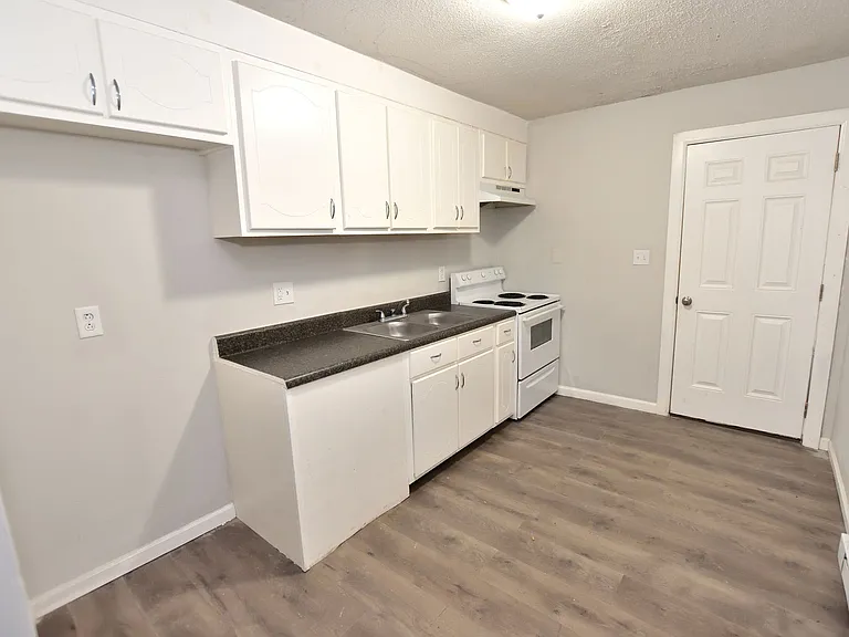 1607 Charter Dr — Photo 4