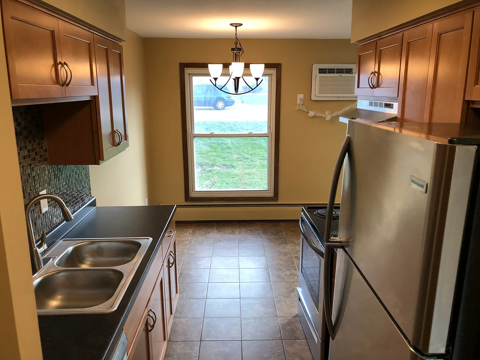 2 bed, 840 sqft, $1,375 — Photo 3