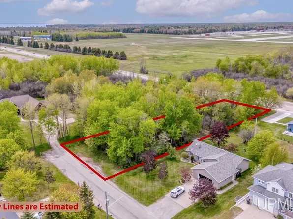 1930 S 22nd St, Escanaba, MI 49829