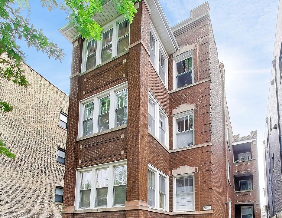1st image of 2215 W Foster Ave APT 3