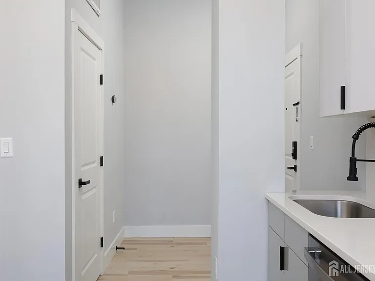 365 George St #1 — Photo 9