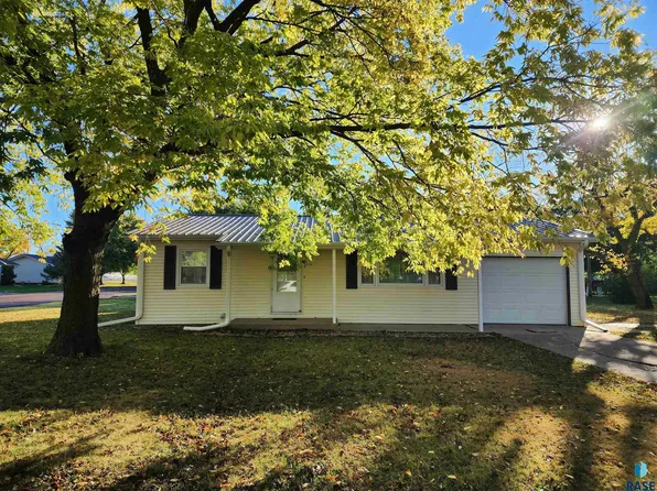 510 N Hill St, Salem, SD 57058
