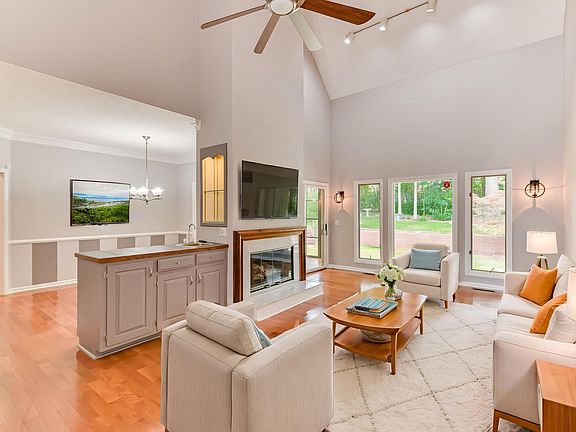 4th image of 105 Sweet Gum Ln