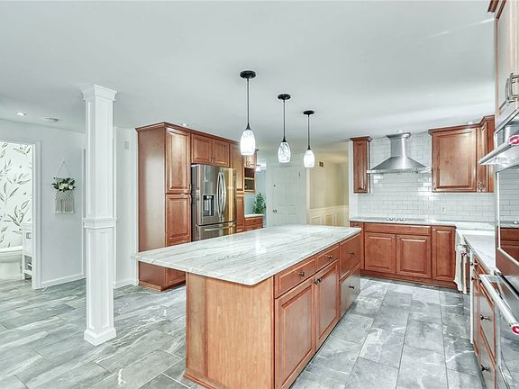 5th image of 346 Brooksboro Dr