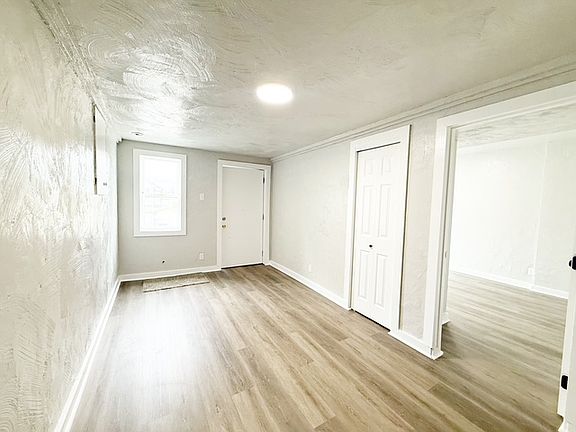 4th image of 924 Pacific Ave #D