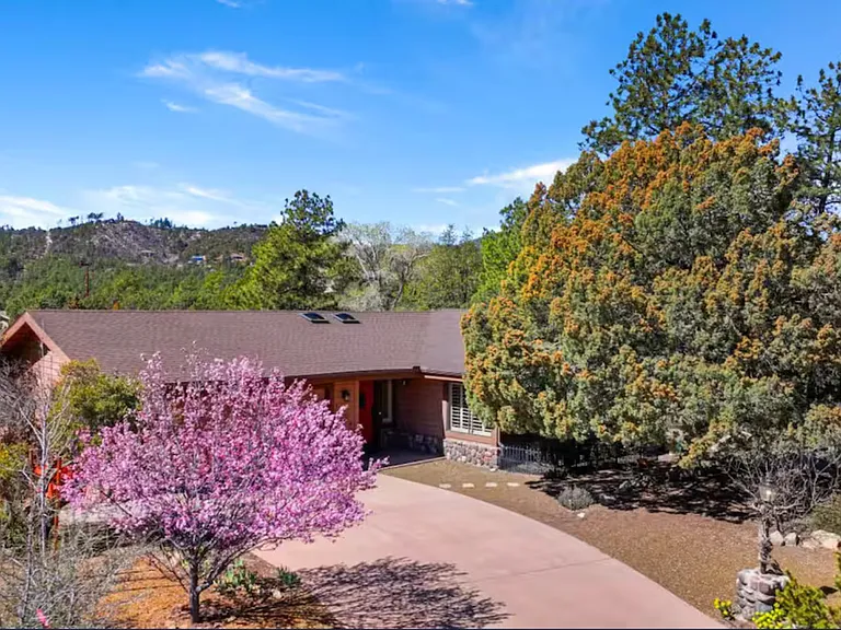 1806 Phillips Cir — Photo 2