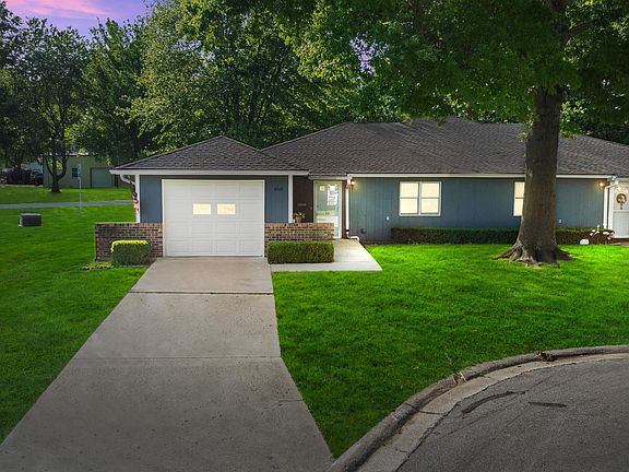 2nd image of 4005 Southlake Cir