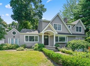 26 Valley Dr, Huntington, NY 11743