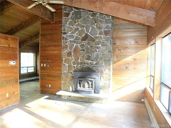 Second upstairs fire place has an insert.