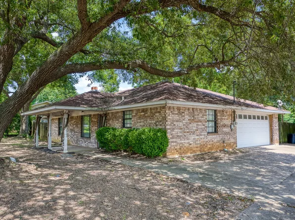 1810 N Link St, Palestine, TX 75803