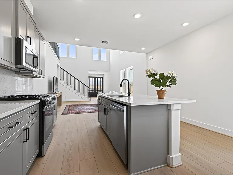 702 Sonfield Dr — Photo 20