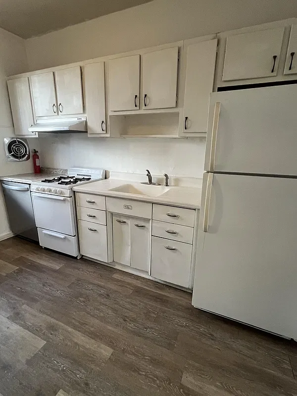 3 bed, 1.5 bath, $1,750 — Photo 4
