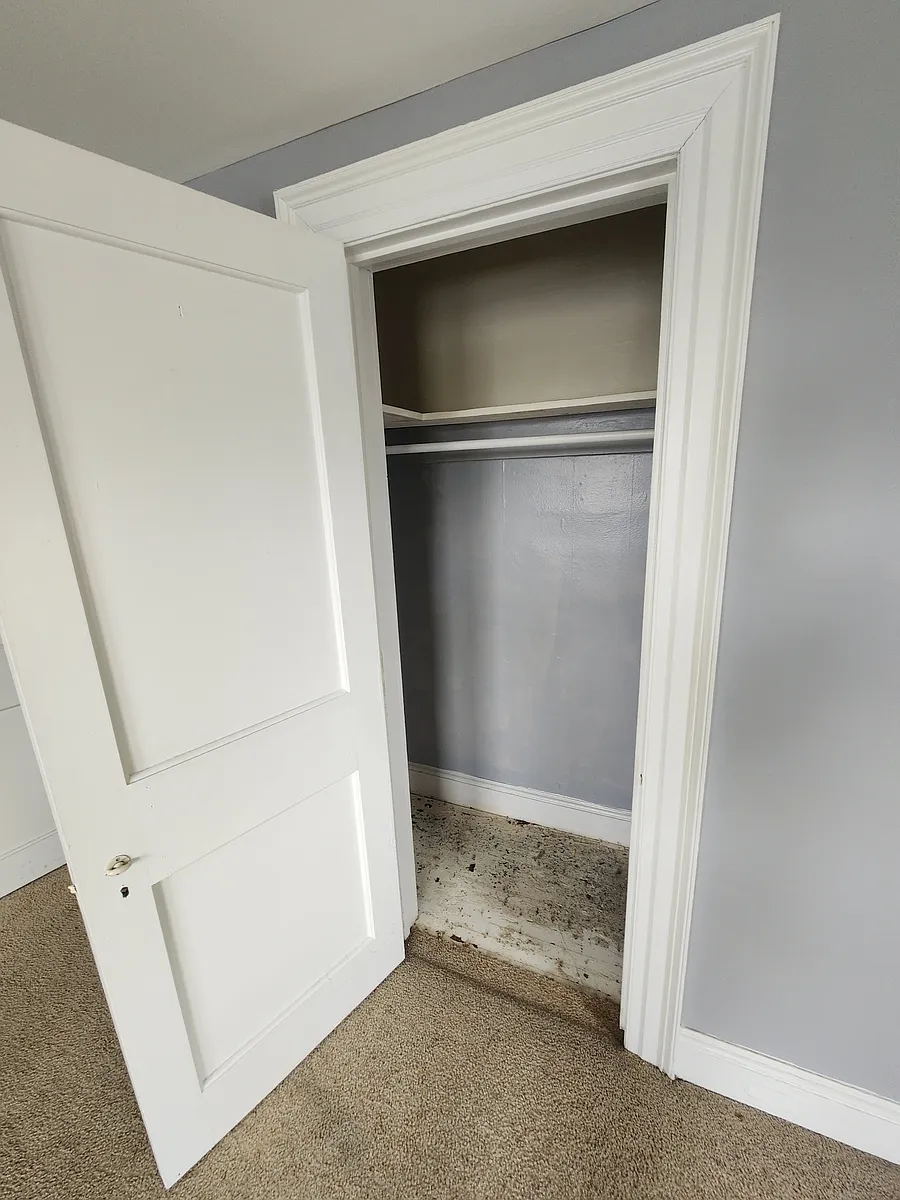 Building Photo - 109 S Oak Ave #3